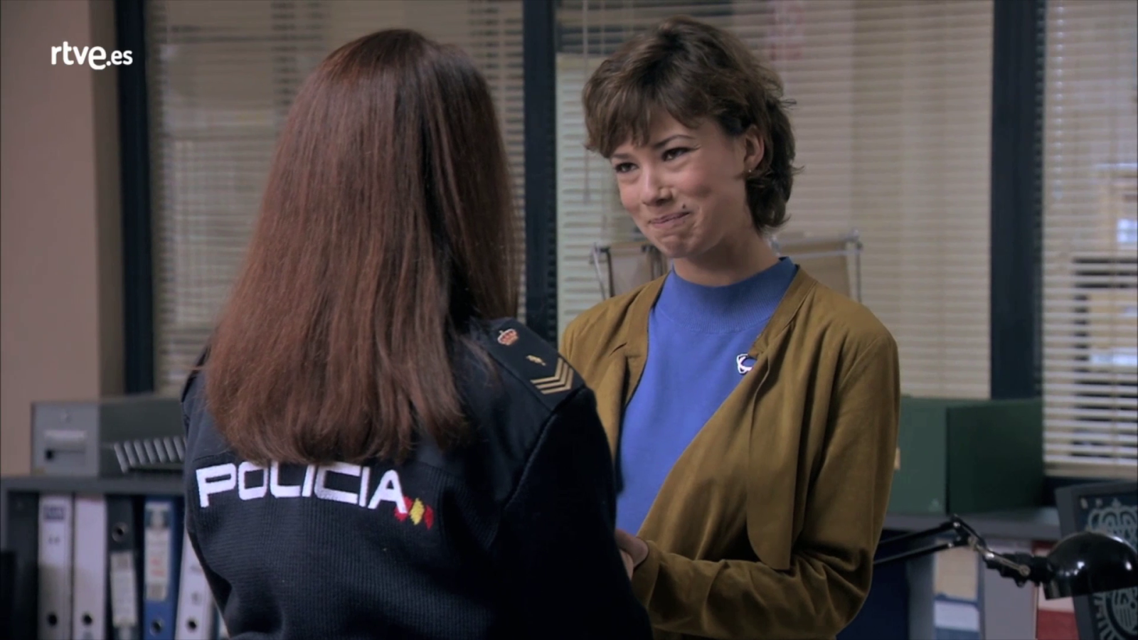 Servir y proteger - Alicia se reincorpora a comisaría