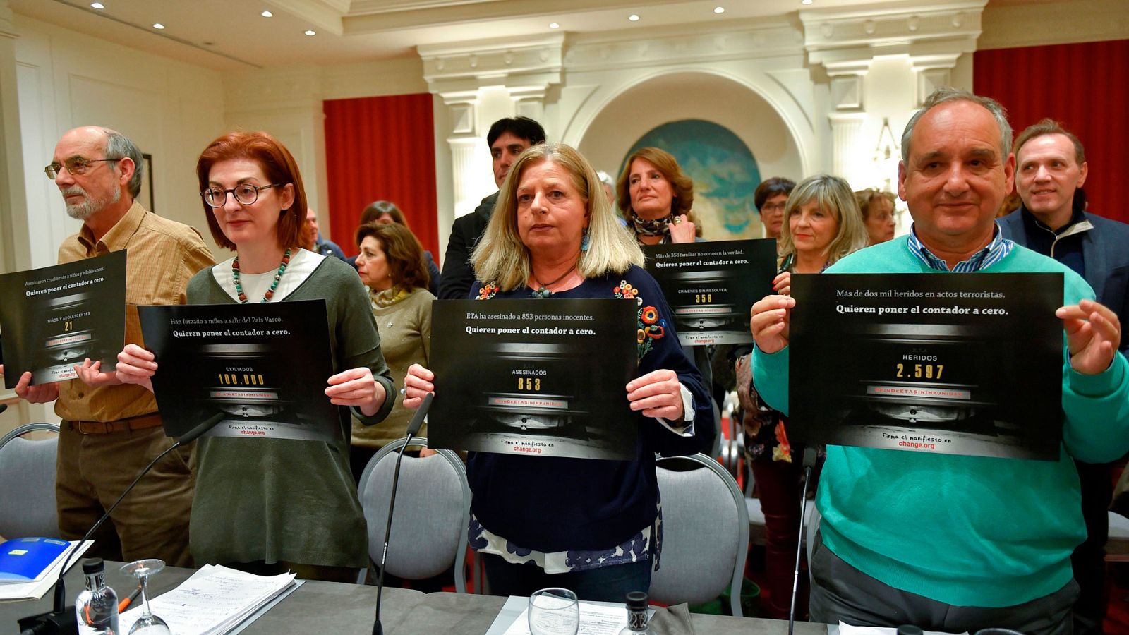 Víctimas del terrorismo e intelectuales presentan el manifiesto "ETA quiere poner el contador a cero"