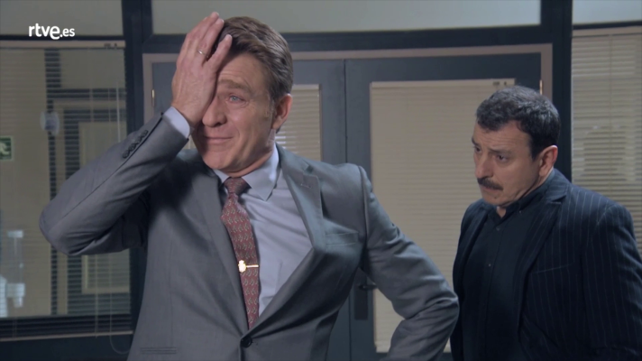 Servir y proteger - Bremón se entera de la muerte de Isa