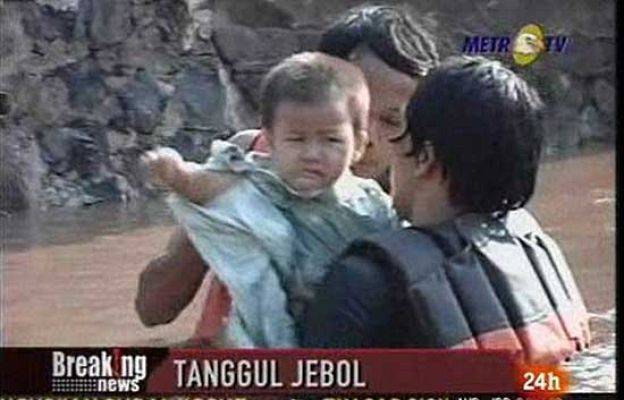  - Revienta un dique en Yakarta