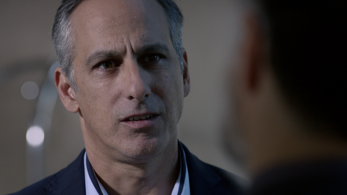 Fugitiva - El cara a cara entre Alejandro y Velasco