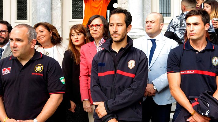  - Los bomberos españoles detenidos por rescatar refugiados,  juzgados en Lesbos