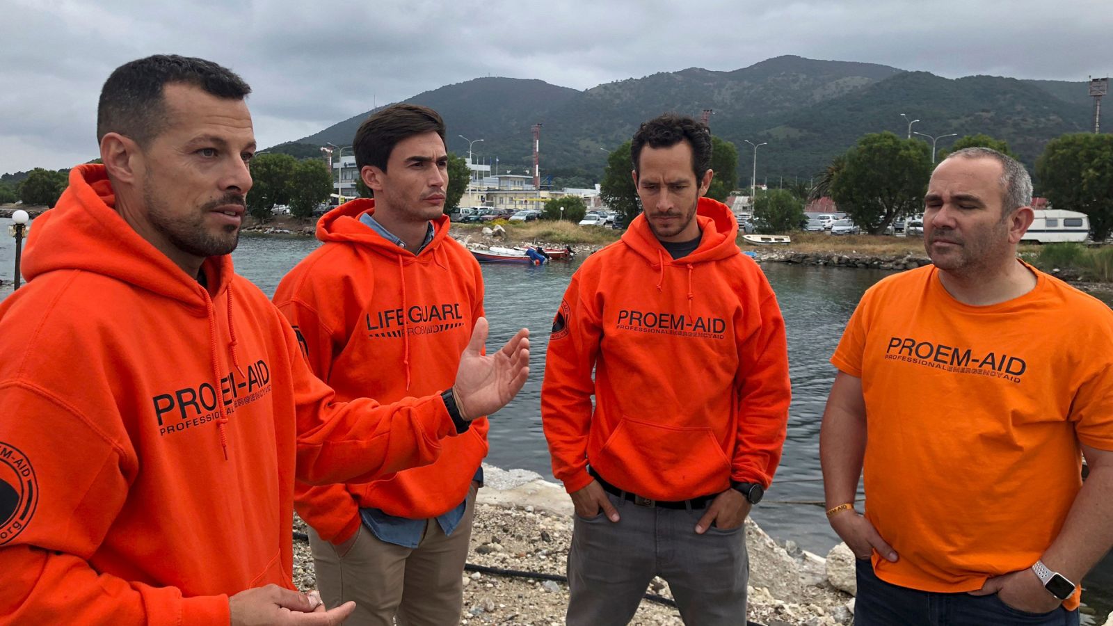 El portavoz de Proem-Aid asegura que los bomberos solo buscaban ayudar a los que estaban en riesgo de hundimiento