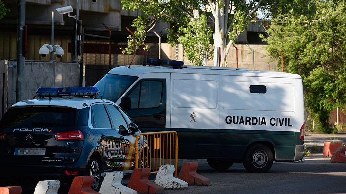 Telediario 1 - Una joven denuncia haber sido violada por varios chicos en Murcia