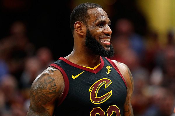 Telediario 1 - LeBron supera a Jordan en canastas decisivas