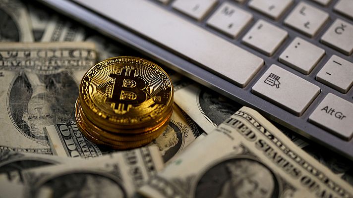 Telediario 1 - Goldman Sachs, primera firma que operará con bitcoin