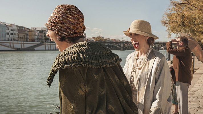 La otra mirada - Ángela organiza el Baile de Otoño en la Academia