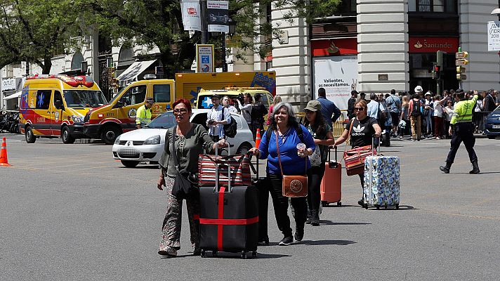 Telediario 1 - Un escape de gas obliga a cortar y desalojar durante dos horas la calle Alcalá de Madrid