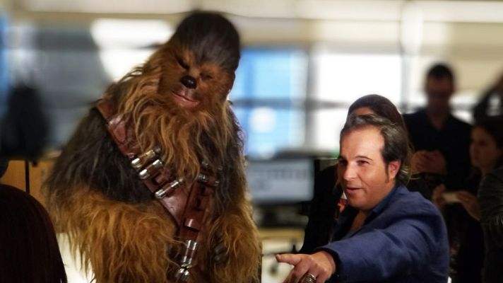 Telediario 1 - Chewbacca visita el Telediario de TVE
