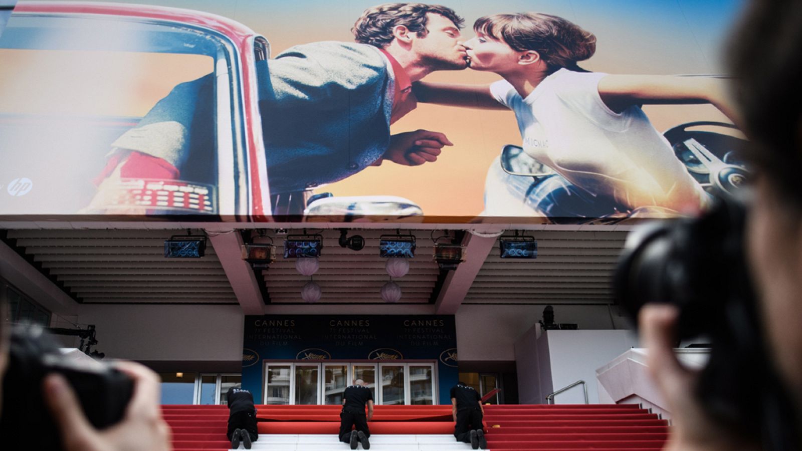 Cannes comienza sin selfies y el estreno de 'Todos lo saben', con Javier Bardem y Penélope Cruz | Ver