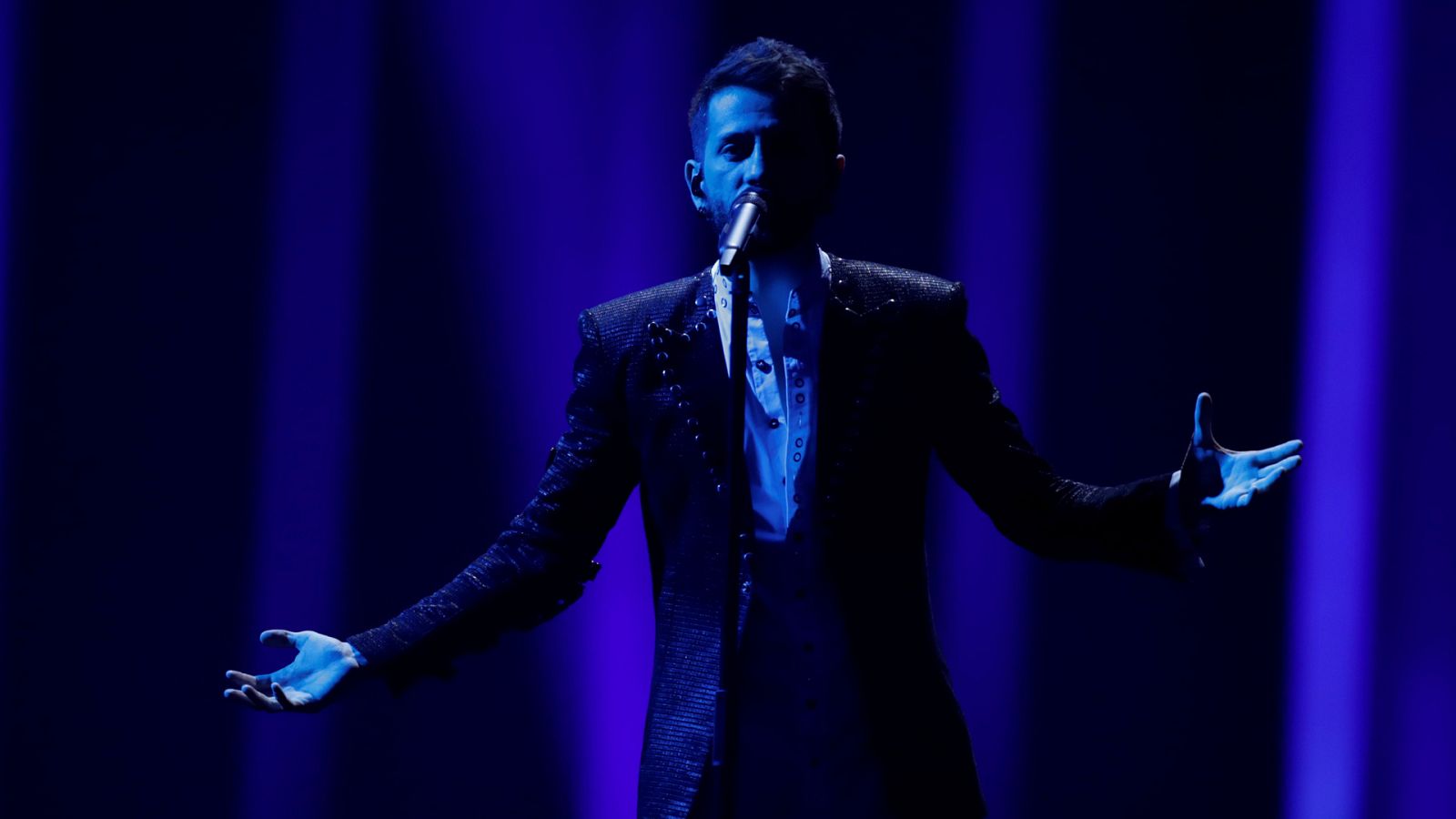 Eurovisión - Albania: Eugent Bushpepa canta "Mall" en la primera semifinal de Eurovisión 2018