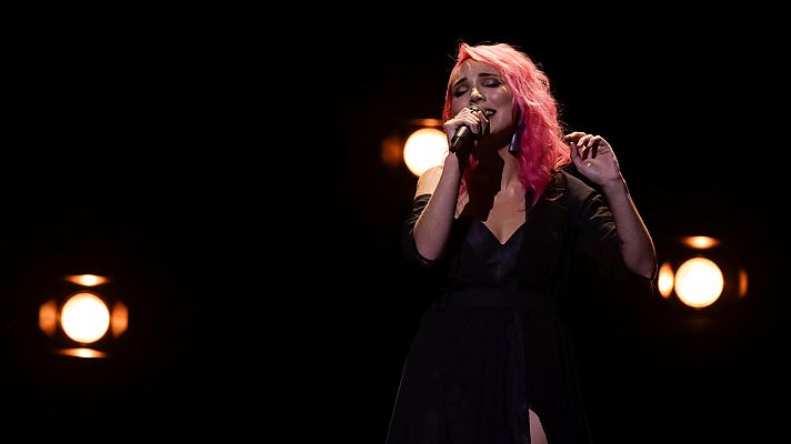 Eurovisión - Primer minuto de la actuación de Cláudia Pascoal, "O jardim