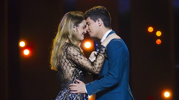 Eurovisión - Primer minuto de la actuación de Alfred y Amaia "Tu canción"