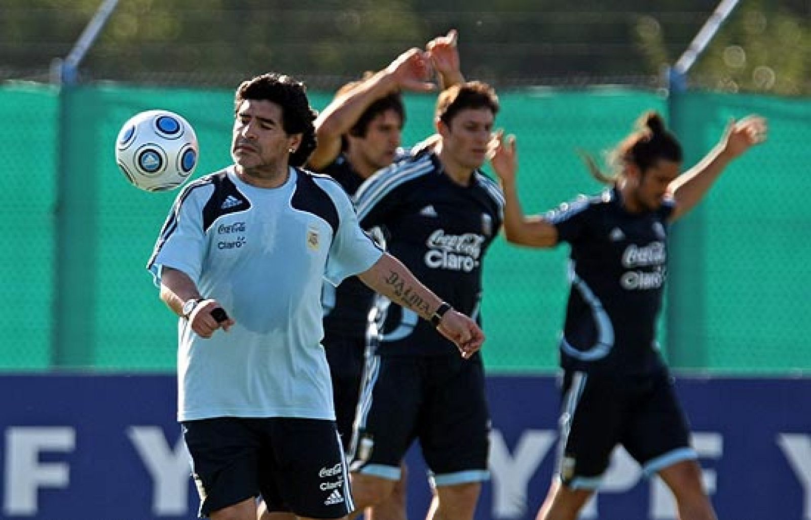 Maradona se estrena con la albiceleste | Ver