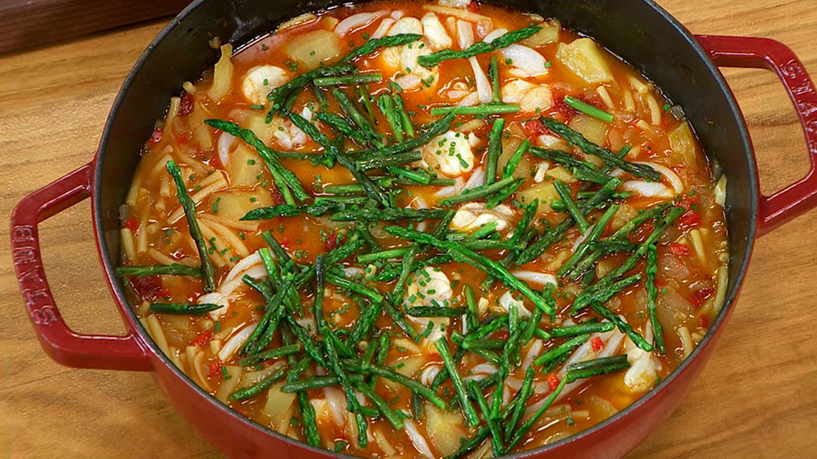 Torres en la cocina - Cazuelita de rape con fideos