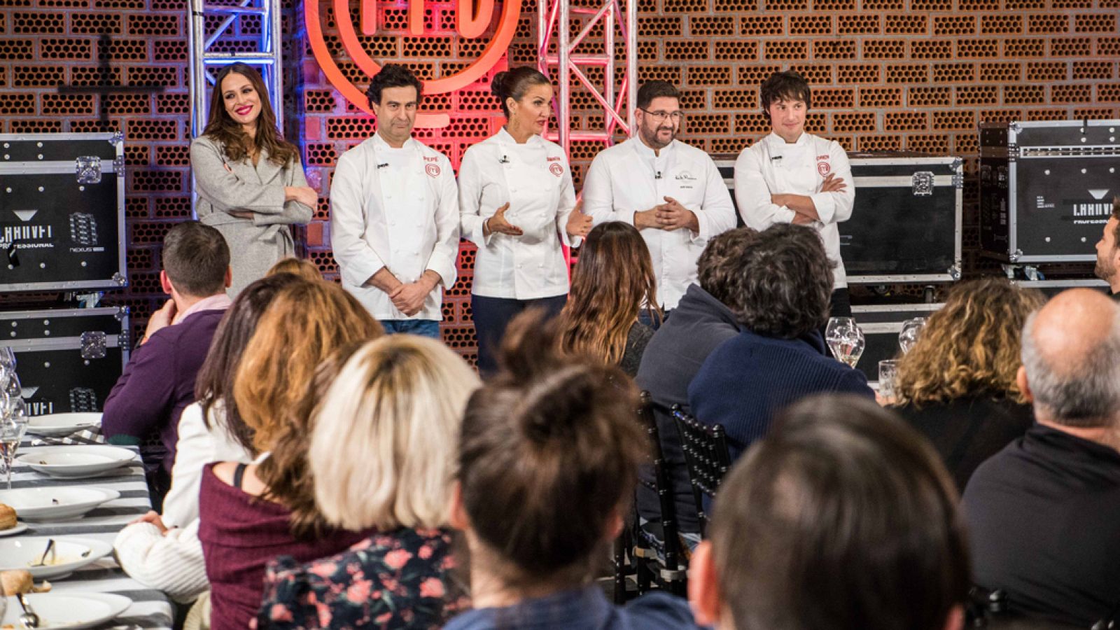 MasterChef 6 - Los jueces se colocan las chaquetillas | Ver