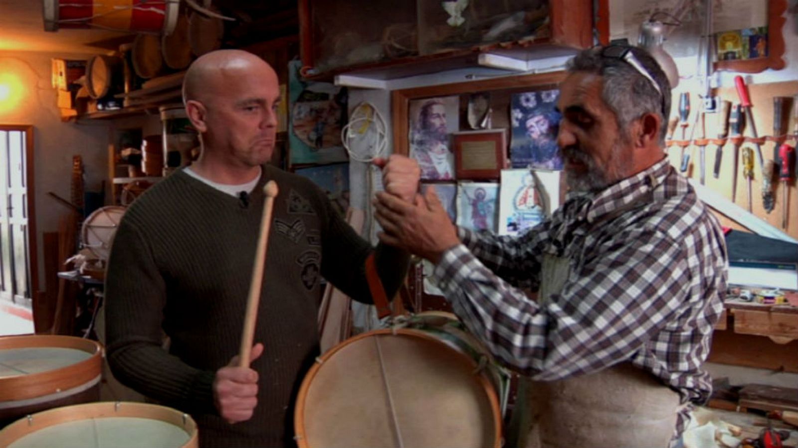 Así se realiza el tamboril rociero