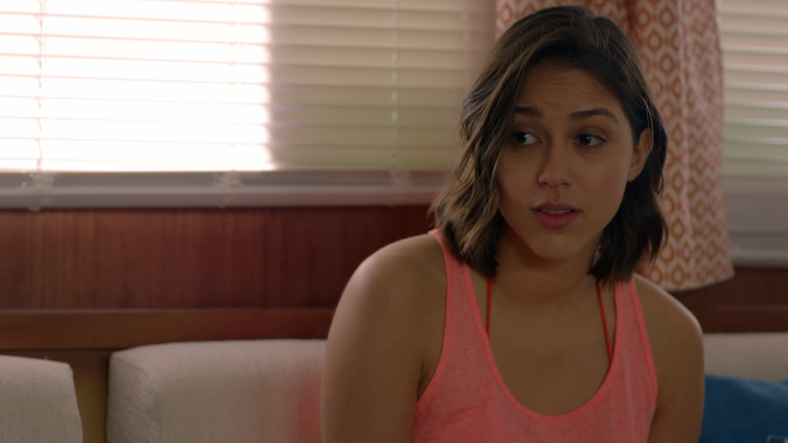 Fugitiva - Pau cuenta a Claudia como ha sido su primera vez