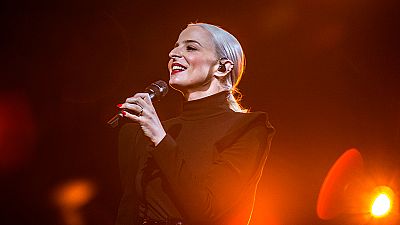 Francia: Madame Monsieur canta "Mercy"