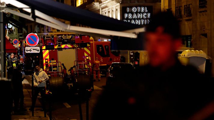  - Un hombre armado con un cuchillo mata a una persona y hiere a cuatro en París en un presunto ataque terrorista
