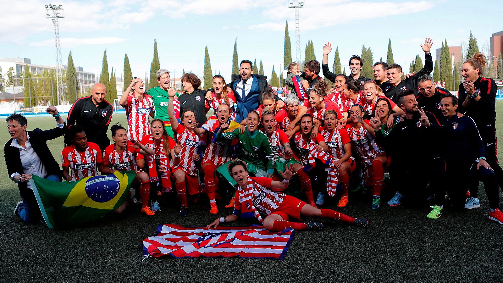 El equipo rojiblanco ha conquistado de nuevo la Liga de fútbol femenino en un disputado final de campeonato con el Barcelona.