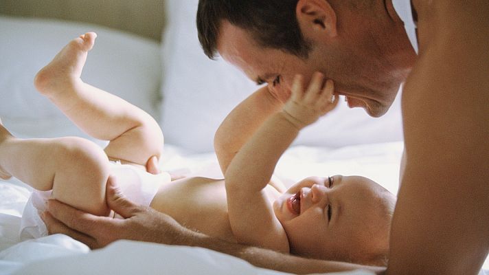 Telediario 1 - El Constitucional admite a trámite el recurso de un padre para reclamar un permiso de pateridad igualitario