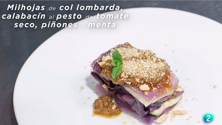 RTVE Cocina - Milhojas de col lombarda, calabacín al pesto de tomate seco,