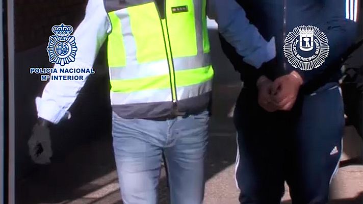 Telediario 1 - Detenidos 41 búlgaros por prostituir a jóvenes y niñas y obligarlas a robar