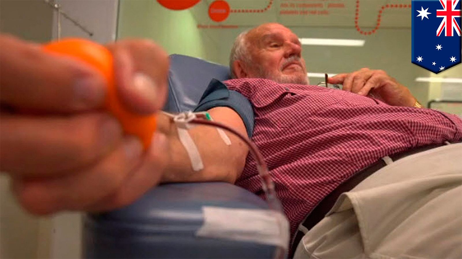 El "hombre del brazo de oro" dona sangre por última vez tras salvar la vida a 2,4 millones de bebés