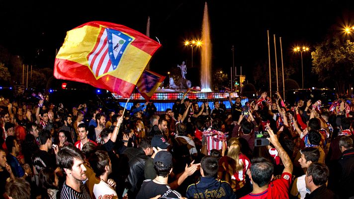 Informativo 24h - Miles de aficionados rojiblancos celebran la Liga Europa en Neptuno