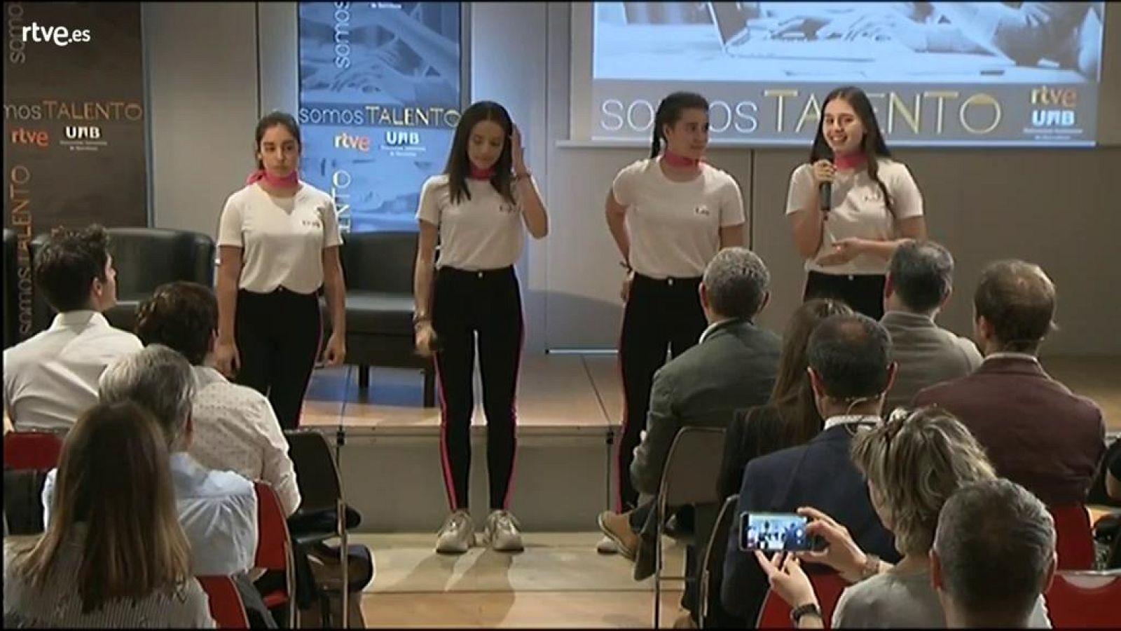 Somos talento - Jóvenes emprendedores - Miniempresa : Hello Dolly del Col·legi Claret (Barcelona)