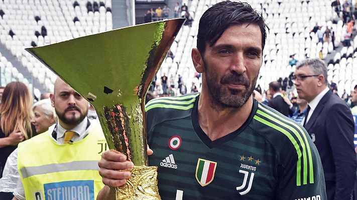 Telediario 1 - Buffon se despide de la Juventus celebrando el 'scudetto'