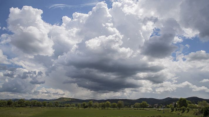 El tiempo - Chubascos y tormentas que podrían ser localmente fuertes en Cataluña y este del Sistema Ibérico