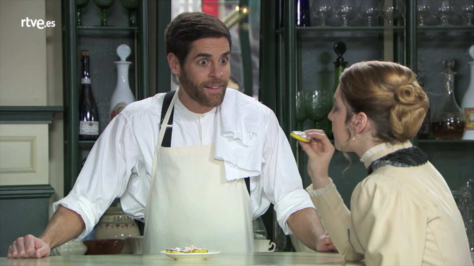 Acacias 38 - Peña intenta animar a Flora