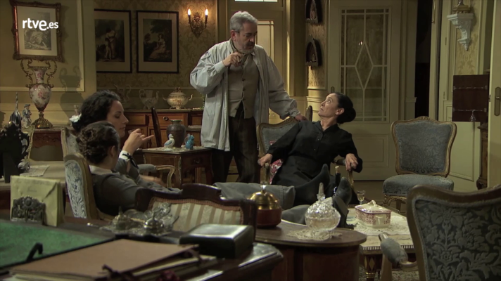 Acacias 38 - Los criados disfrutan de la casa de los Palacios