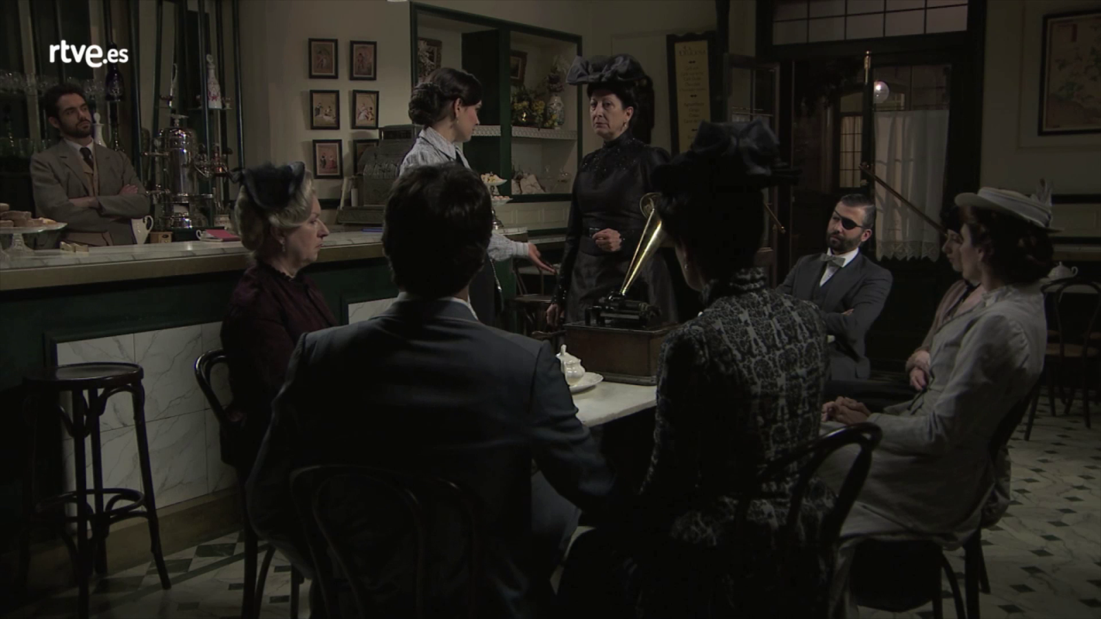 Acacias 38 - Cristina Novoa deja un mensaje para los vecinos