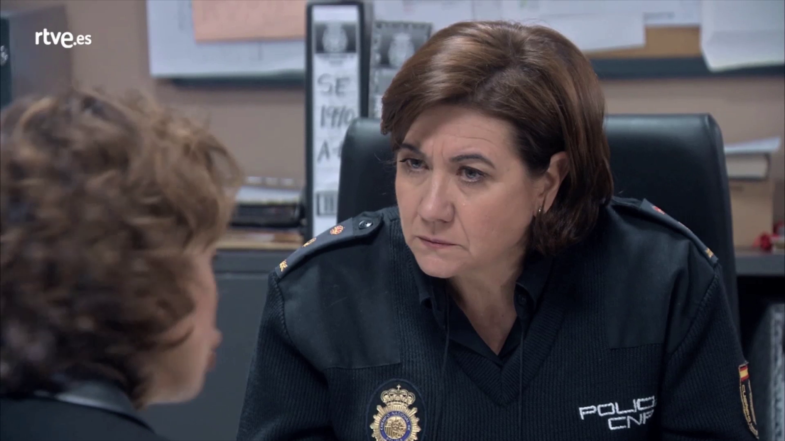 Servir y proteger - Miralles reprocha a Alicia su visita a Construcciones SZ