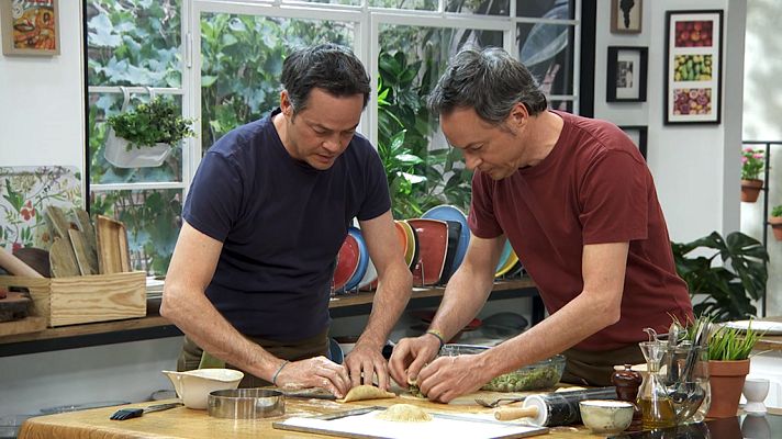 Torres en la cocina - Empanadillas de col y butifarra y doble tortilla