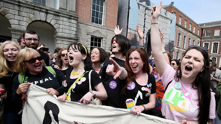 Telediario 1 - Irlanda vota "sí " a la reforma de la ley del aborto