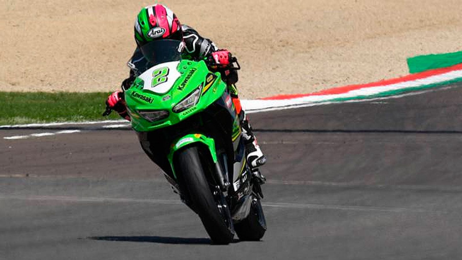 La piloto español Ana Carrasco ha sumado una nueva victoria en Donington Park que refuerza su liderato en la categoría.