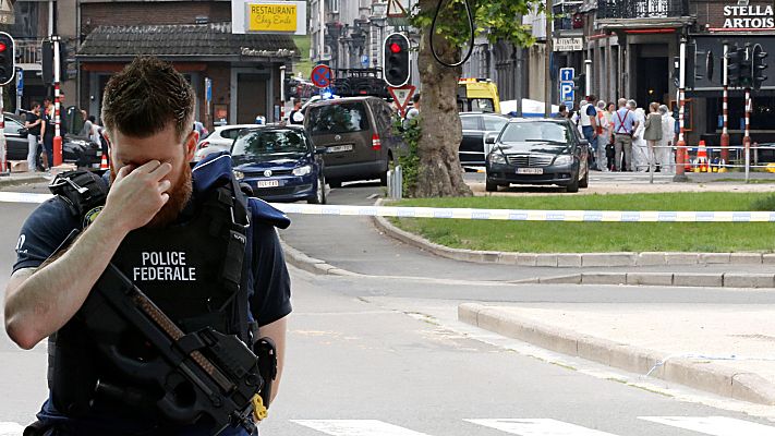 Telediario 1 - Un hombre mata a tiros dos policías y un transeúnte en la ciudad belga de Lieja