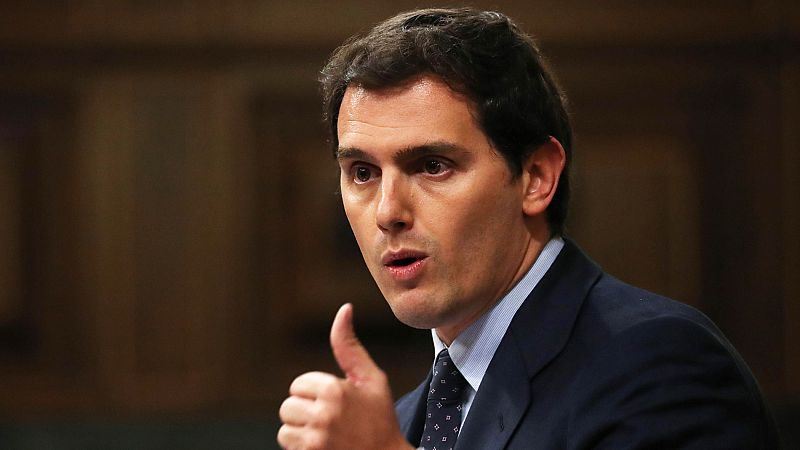 Rivera advierte a Rajoy de que est a tiempo de dimitir y buscar una salida pactada con Cs - Informativo 24h | Ver