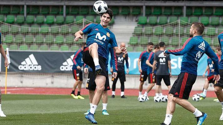 Telediario 1 - Comienza el viaje de la Selección de cara al Mundial de Rusia