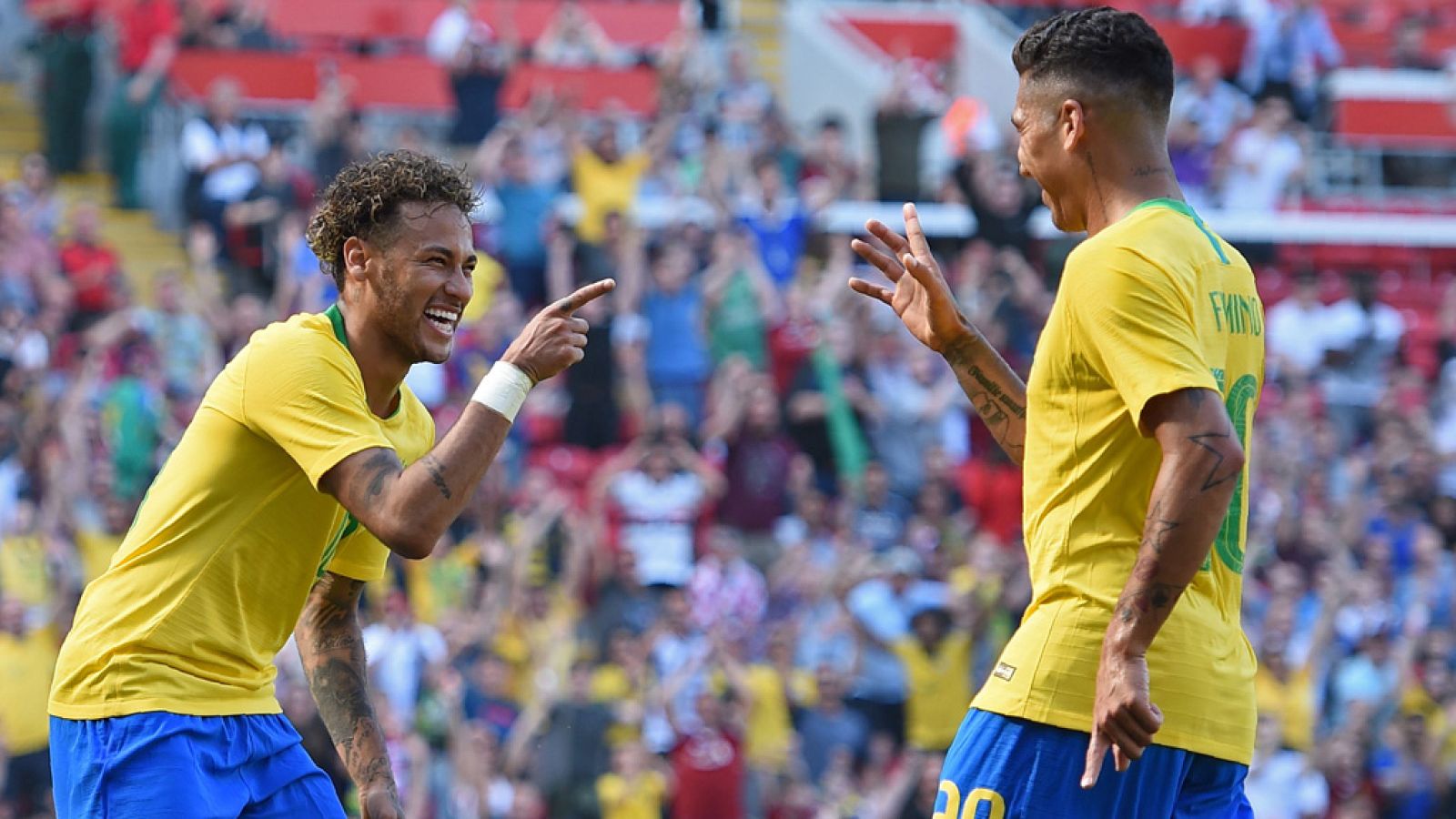 Neymar deslumbra en su regreso con Brasil | Ver