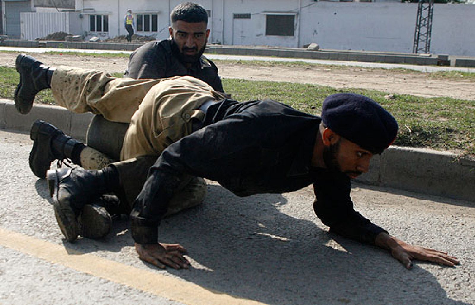 Ataque terrorista contra academia de policía en Lahore, Pakistán
