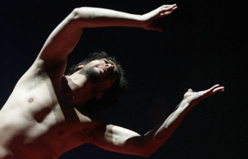 Joaquín Cortés echa la vista atrás con "Calé", un repaso a la esencia de sus anteriores coreografías | Ver