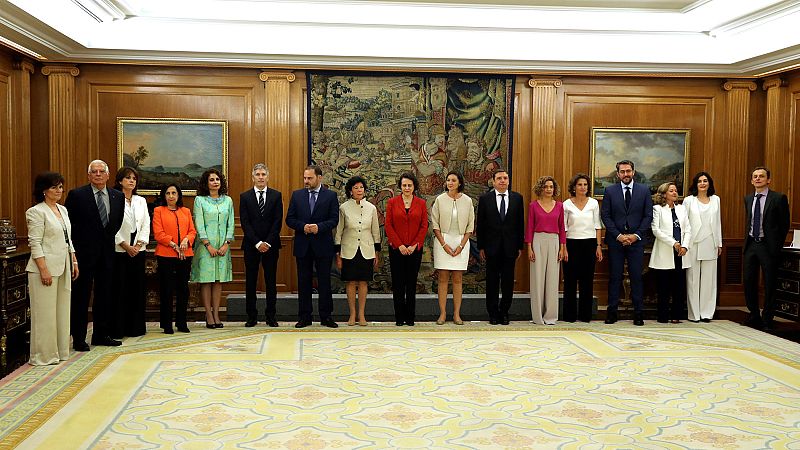 Los nuevos ministros de Pedro Sánchez prometen sus cargos ante el rey