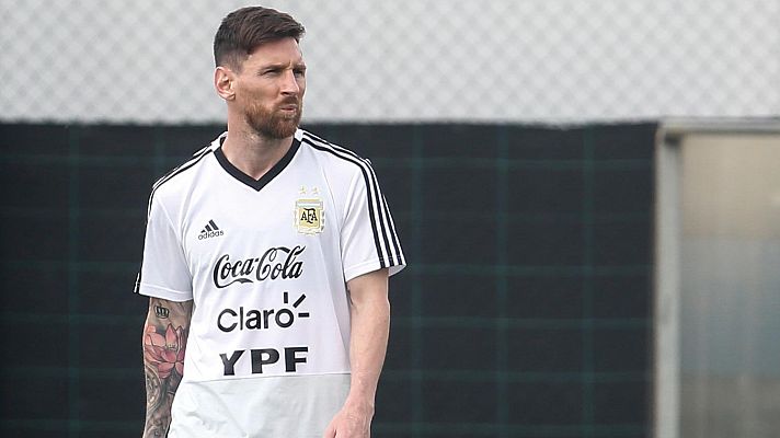 Telediario 1 - A Messi le gustaría jugar junto a Griezmann y Neymar