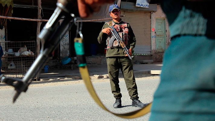 Telediario 1 - Los talibanes declaran una tregua de tres días en Afganistán