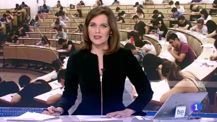 Telediario 1 - Estudiantes siguen protestando ante la repetición de 7 asignaturas en las pruebas de selectividad en Extremadura